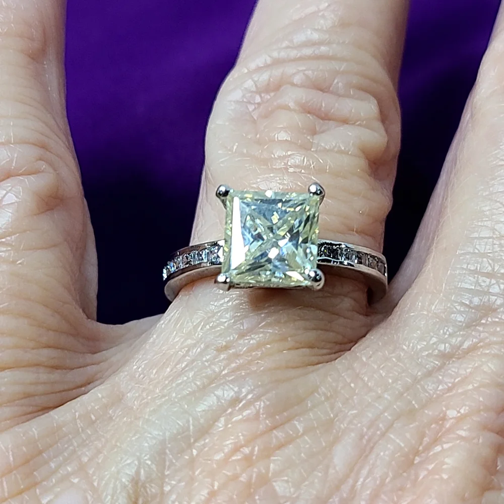 Moissanite gorgeous 65